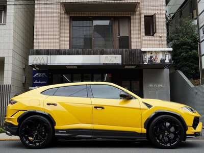 LAMBORGHINI URUS - 8