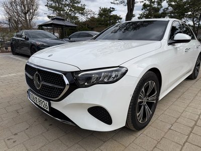 MERCEDES-BENZ E-CLASS - 1
