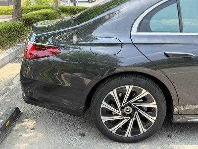 MERCEDES-BENZ E-CLASS - 2