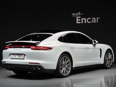 صورة 3 لـ 2018 Porsche PANAMERA