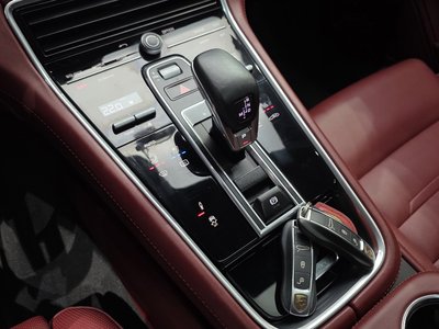 صورة 9 لـ 2018 Porsche PANAMERA