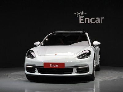 صورة 2 لـ 2018 Porsche PANAMERA