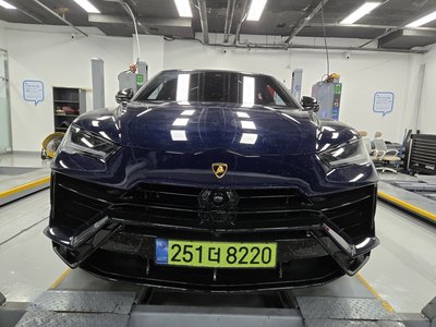 2024 Lamborghini URUS photo 1