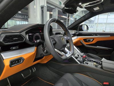 2024 Lamborghini URUS photo 6