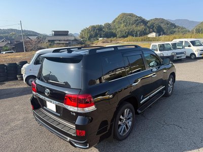 TOYOTA LAND CRUISER 200 - 7