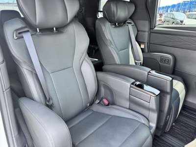 2025 Toyota ALPHARD photo 9
