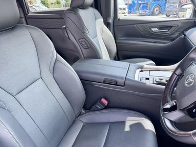 2025 Toyota ALPHARD photo 8