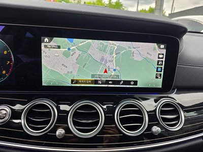 MERCEDES-BENZ E-CLASS - 10