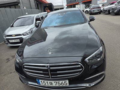 MERCEDES-BENZ E-CLASS - 1
