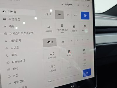 2026 Tesla MODEL Y thumbnail 23