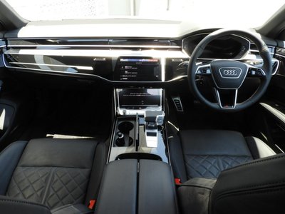 2025 AUDI A8 — фото 6