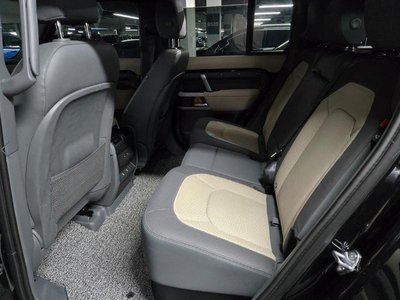 LAND ROVER DEFENDER - 7