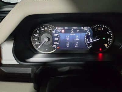 LAND ROVER DEFENDER - 8