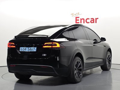 TESLA MODEL X - 4