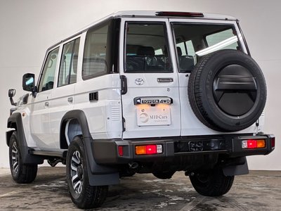 TOYOTA LAND CRUISER 70 - 8