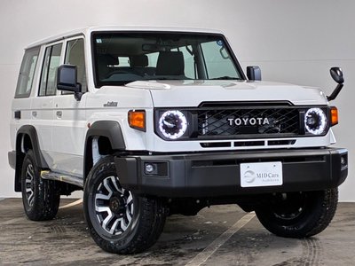 TOYOTA LAND CRUISER 70 - 4