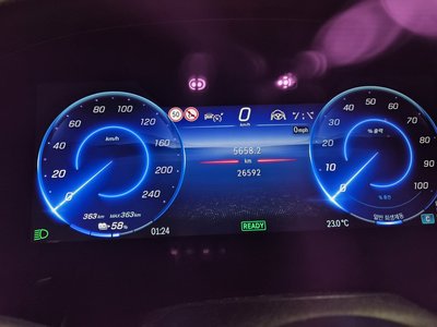 2024 Mercedes-BENZ EQS photo 8