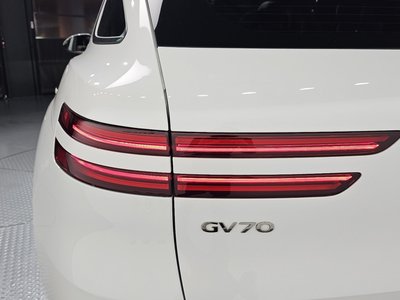 2021 Genesis GV70 photo 10