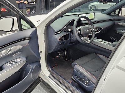 2021 Genesis GV70 — миниатюра 13