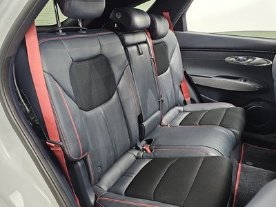 2021 Genesis GV70 — миниатюра 17