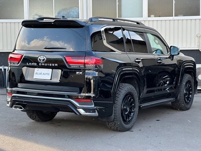 TOYOTA LAND CRUISER 300 - 8