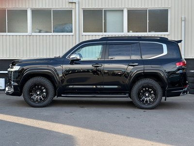 TOYOTA LAND CRUISER 300 - 7