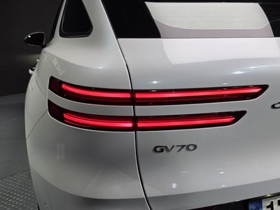 صورة 10 لـ 2024 Genesis GV70