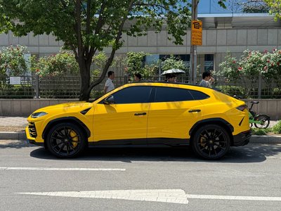 LAMBORGHINI URUS - 9