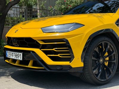 LAMBORGHINI URUS - 4