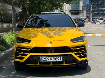 LAMBORGHINI URUS - 7