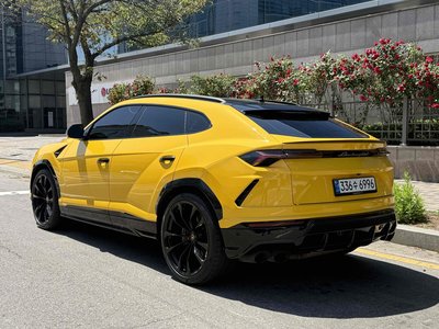 LAMBORGHINI URUS - 3