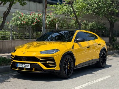 LAMBORGHINI URUS - 2
