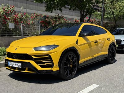 LAMBORGHINI URUS - 1