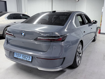 BMW I7 - 7