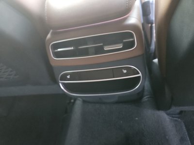 2021 Genesis GV70 — миниатюра 18