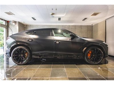 LAMBORGHINI URUS - 4