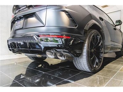 LAMBORGHINI URUS - 8