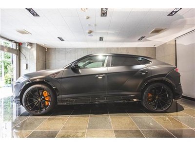 LAMBORGHINI URUS - 3