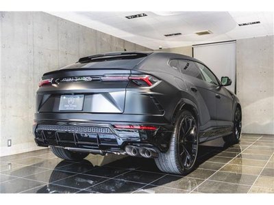 LAMBORGHINI URUS - 6
