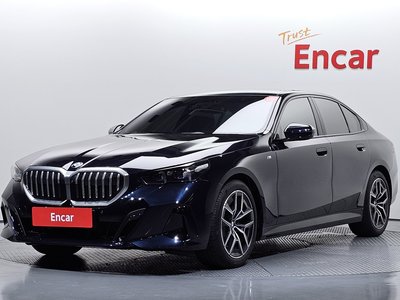 2024 BMW 5 SERIES photo 1
