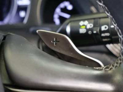 2022 Lexus LS — миниатюра 23