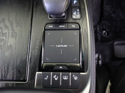 2022 Lexus LS — миниатюра 18