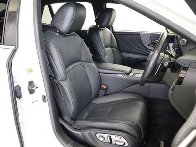 2022 Lexus LS — миниатюра 28