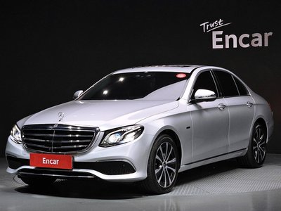 MERCEDES-BENZ E-CLASS - 1