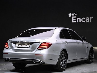 MERCEDES-BENZ E-CLASS - 4