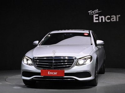 MERCEDES-BENZ E-CLASS - 2