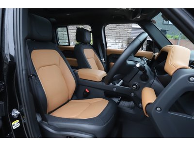 LAND ROVER DEFENDER - 4