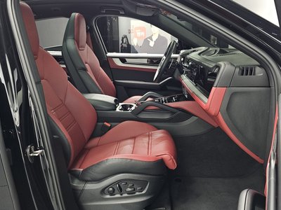 2024 Porsche CAYENNE thumbnail 16