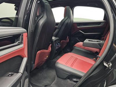 2024 Porsche CAYENNE thumbnail 18