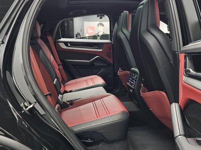 2024 Porsche CAYENNE thumbnail 17